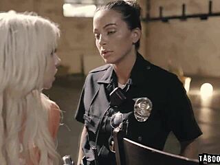Kenzie Reeves cieszy się namiętnym spotkaniem z lesbijką policjantką w garażu