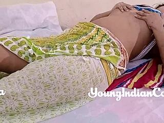 Saraika, en gravid indisk jente, blir hardt knullet av kjæresten i en hjemmelaget video