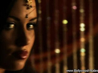 Indická baba svádza a tancuje v softcore videu