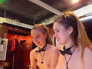 HD video skupiny ruských lesbičiek, ktoré si užívajú navzájom telá