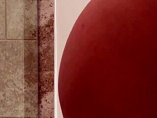 Dupla behatolásos zuhany maszturbáció dögös mostohatestvérrel