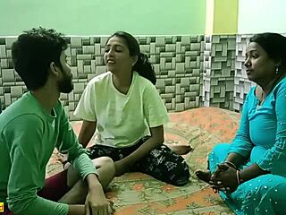 Eine atemberaubende indische Frau teilt ihren Freund mit einer anderen Frau in einer heißen Hindi XXX-Begegnung