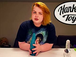 BBW Velma Voodoos explores her sexuality with the Taintacle from Hankeys toys