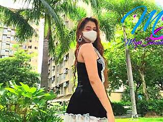 Видео 2: Мию Санох, филиппинската моделка, разкрива сладката си путка в мини рокля и без гащички, докато се разхожда в градината на апартамента си