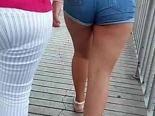 Sexy Short Shorts - Siguiendo in the Streets