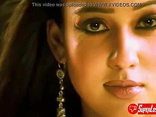 De hete tieten van Nayanthara stuiteren in een hete muziekvideo