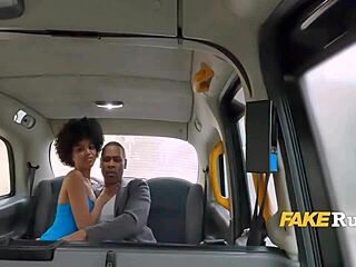 Pasangan Afrika terlibat dalam threesome dengan pemandu teksi mereka